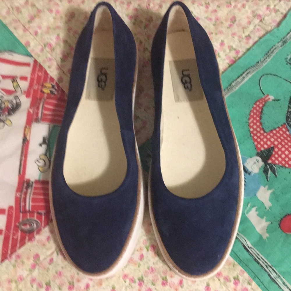 Ugg Suede Shoes size 6